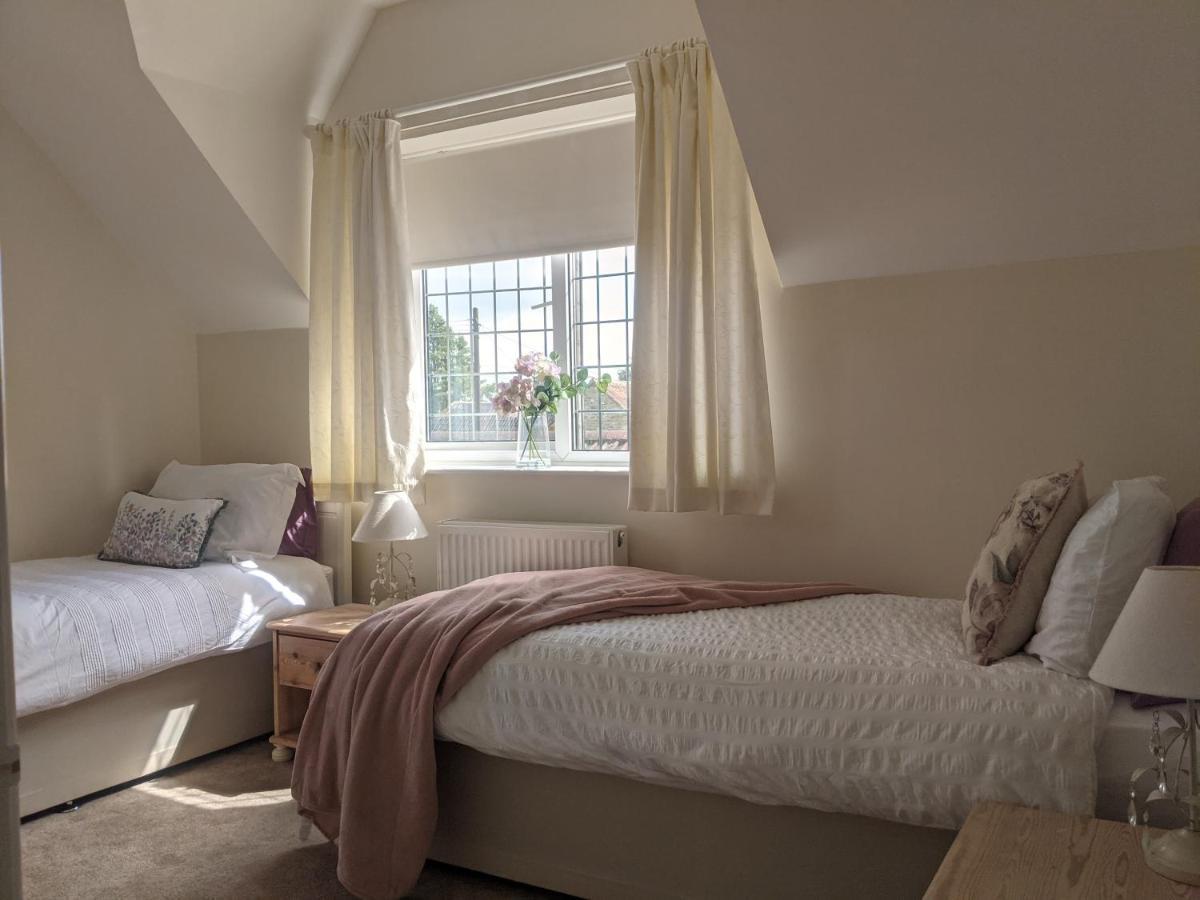 Aldon Farmhouse Villa เยโอวิล ภายนอก รูปภาพ